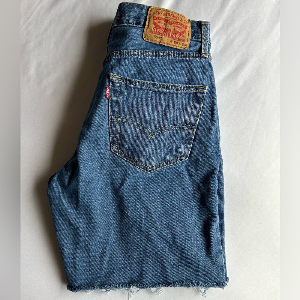 Levi’s 550 Women’s cut offs🖤🖤